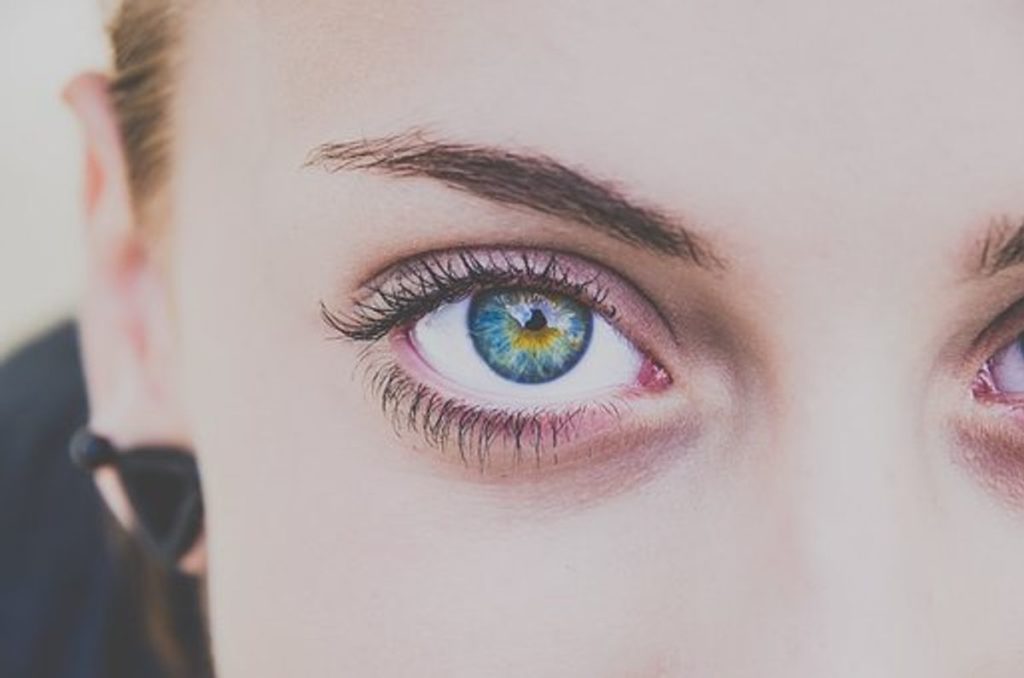 how to fix uneven eyebrows