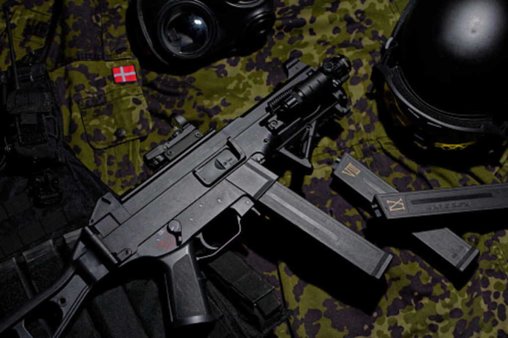 Choosing the Best MP7 Loadout in Warzone 1 most played game in the world