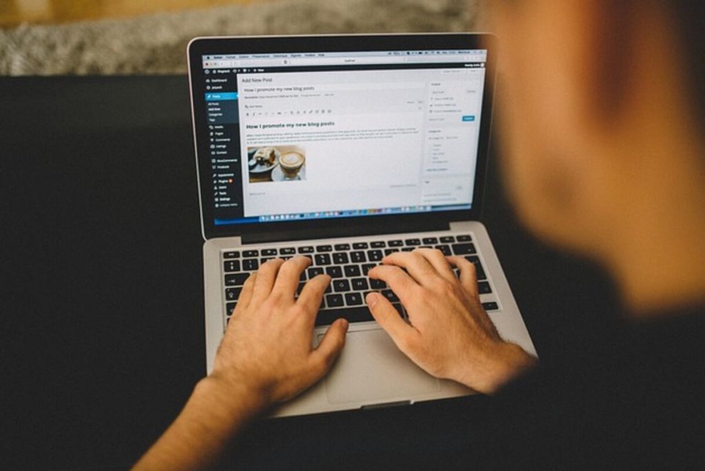 How do I start a small business blog?