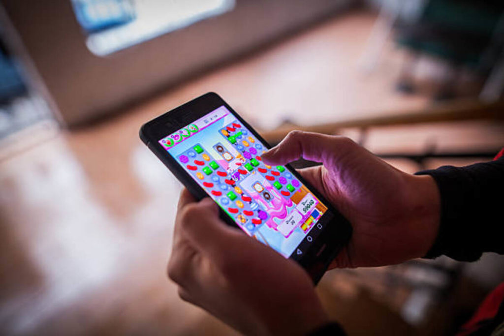 Free Printable Christmas What's in Your Phone Game