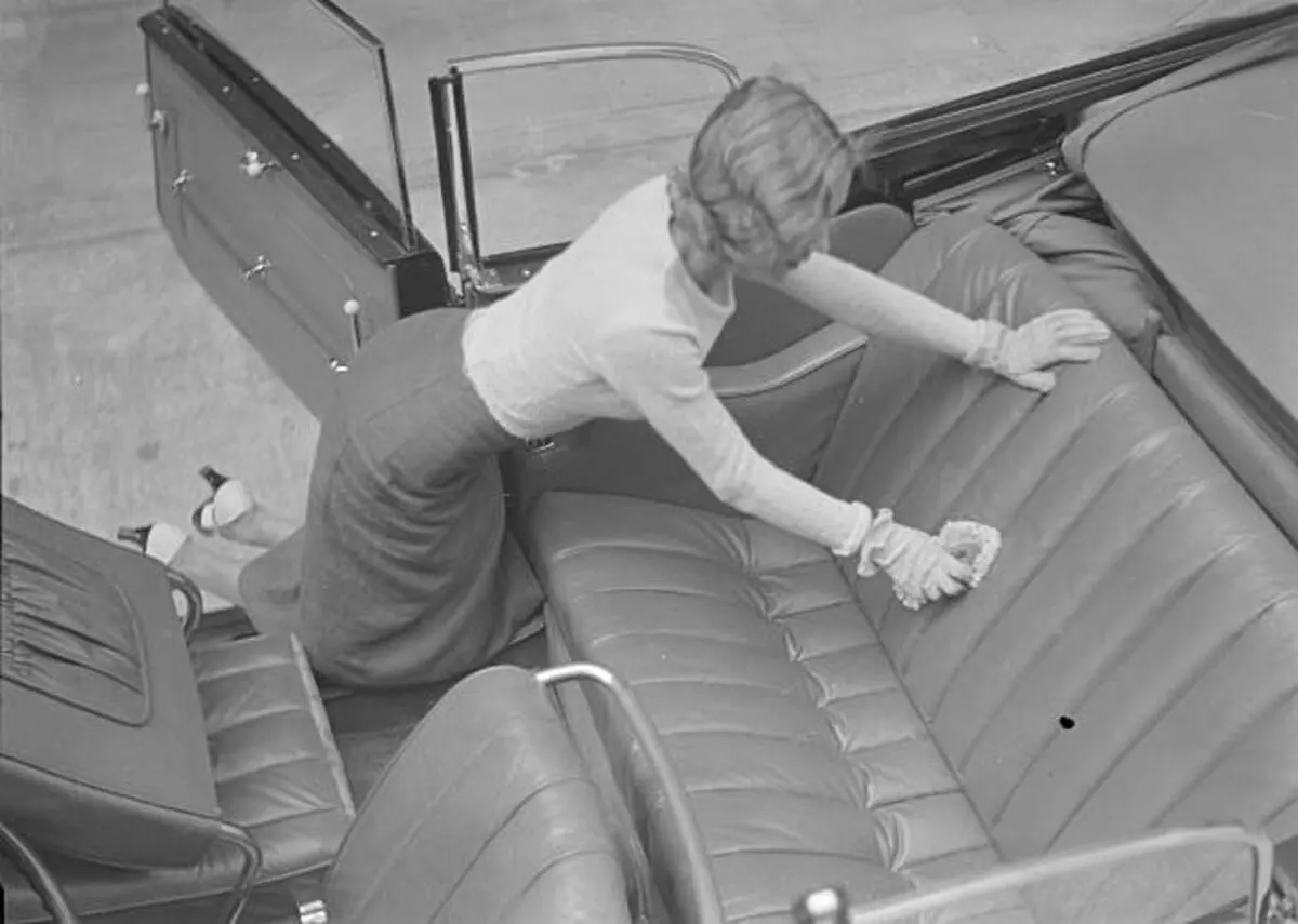 how to clean leather couch