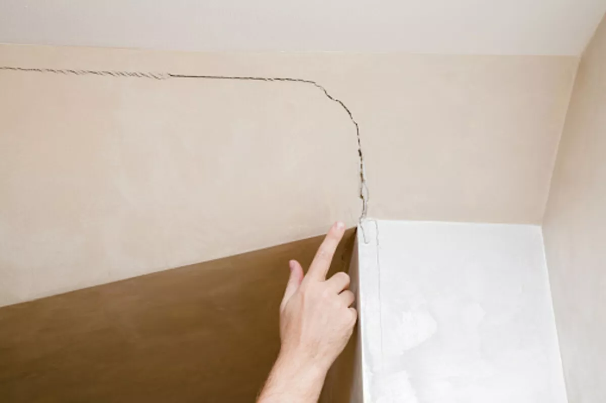 How to Fix Ceiling Cracks