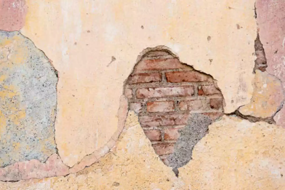 how to fix cracks in walls