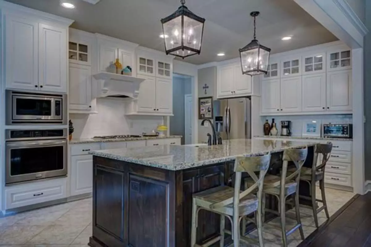 How to Update Your Home With Traditional Decor