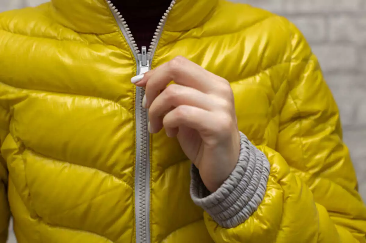 How to Replace a Zipper on a Jacket
